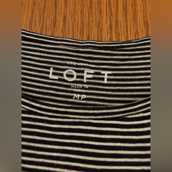 Anne Taylor loft ladies petite black and white stripped top size medium - Picture 2 of 4
